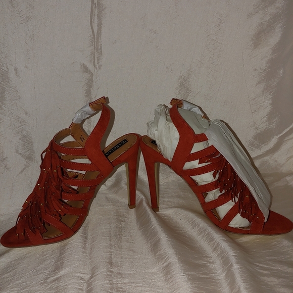 Izabella Rue - Picture 4 of 5